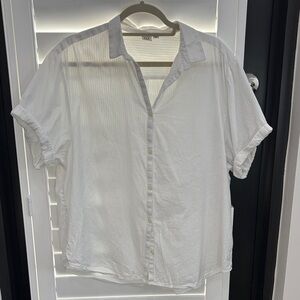 GAP Classic White Button Down Shirt